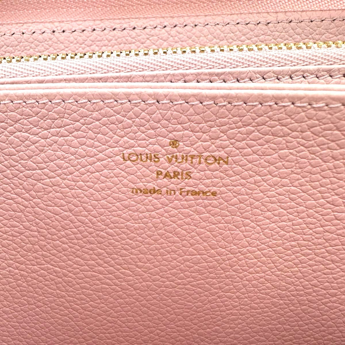 Louis Vuitton LOUIS VUITTON Long Wallet
Round zipper Monogram Emplant Zippy Wallet Monogram Emplant M81299 Pink LV
【second hand】
