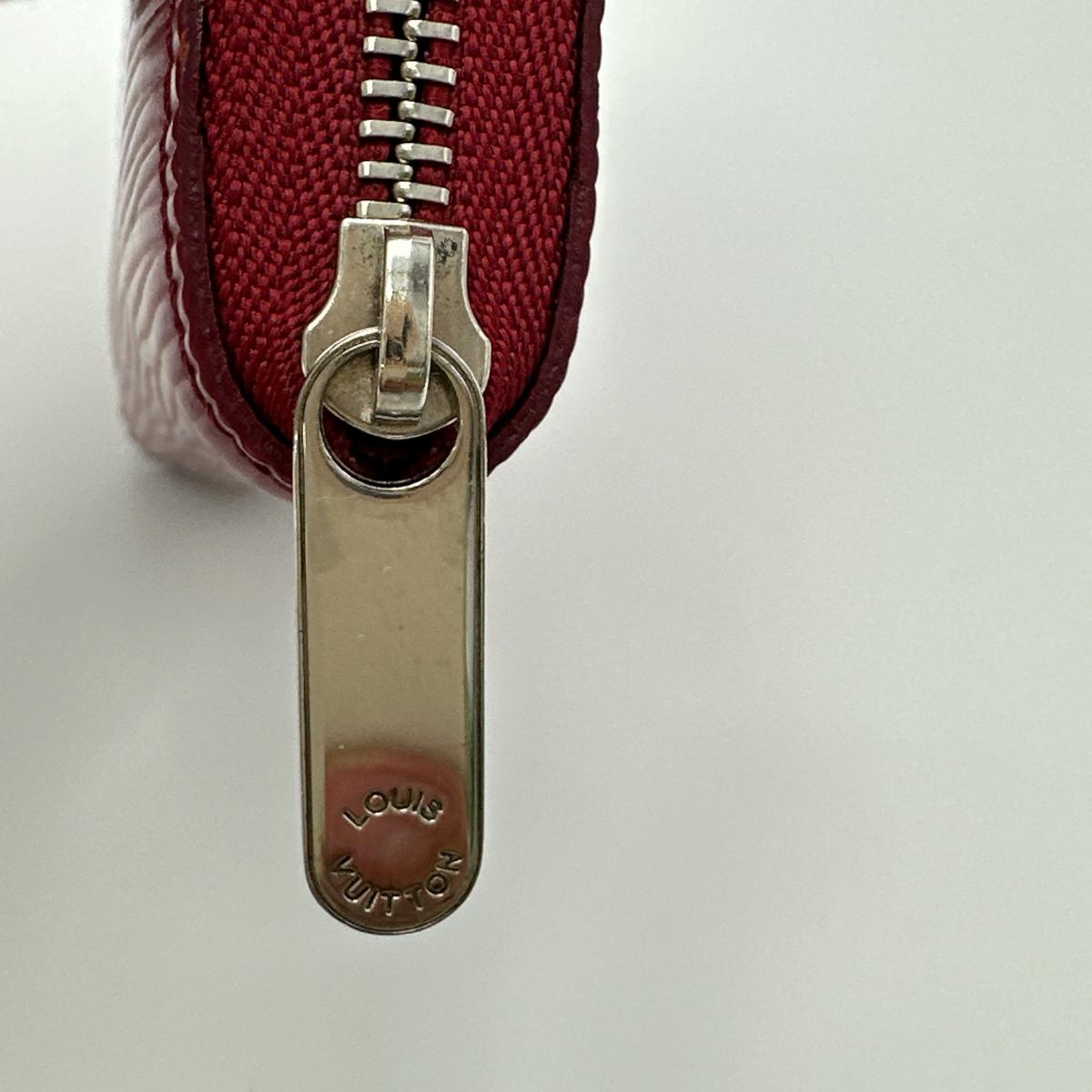 ルイヴィトン LOUIS VUITTON コインケース
コインケース エピ ジッピーコインパース エピレザー M60383 レッド LV
【SS】
【中古】
