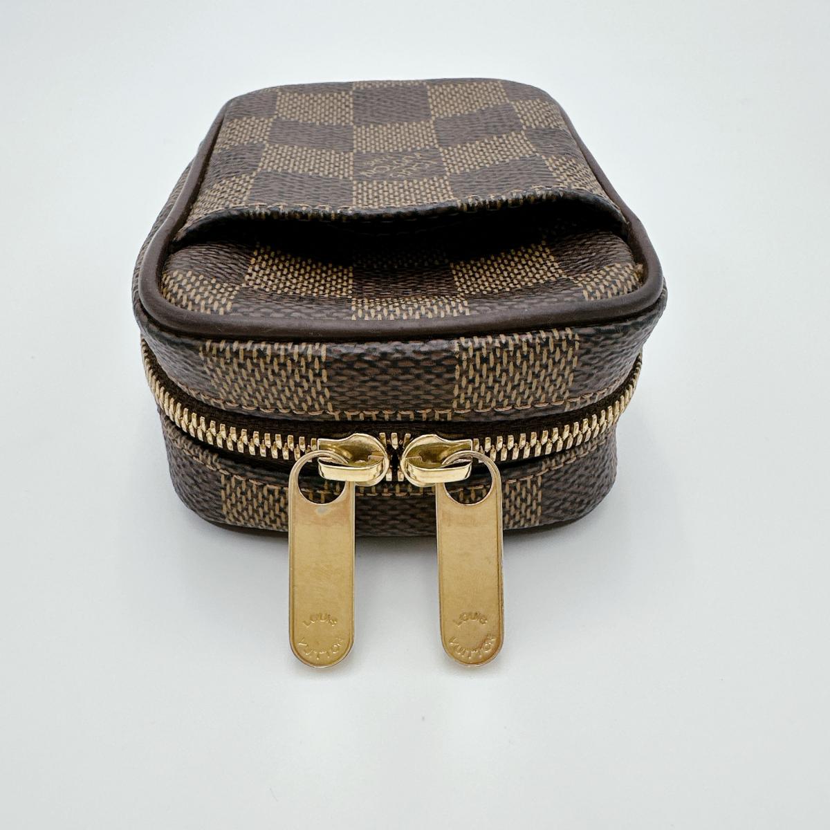 ルイヴィトン LOUIS VUITTON ポーチ
ポーチ ダミエ エテュイ・オカピPM ダミエキャンバス N61738 ブラウン LV
【SS】
【中古】