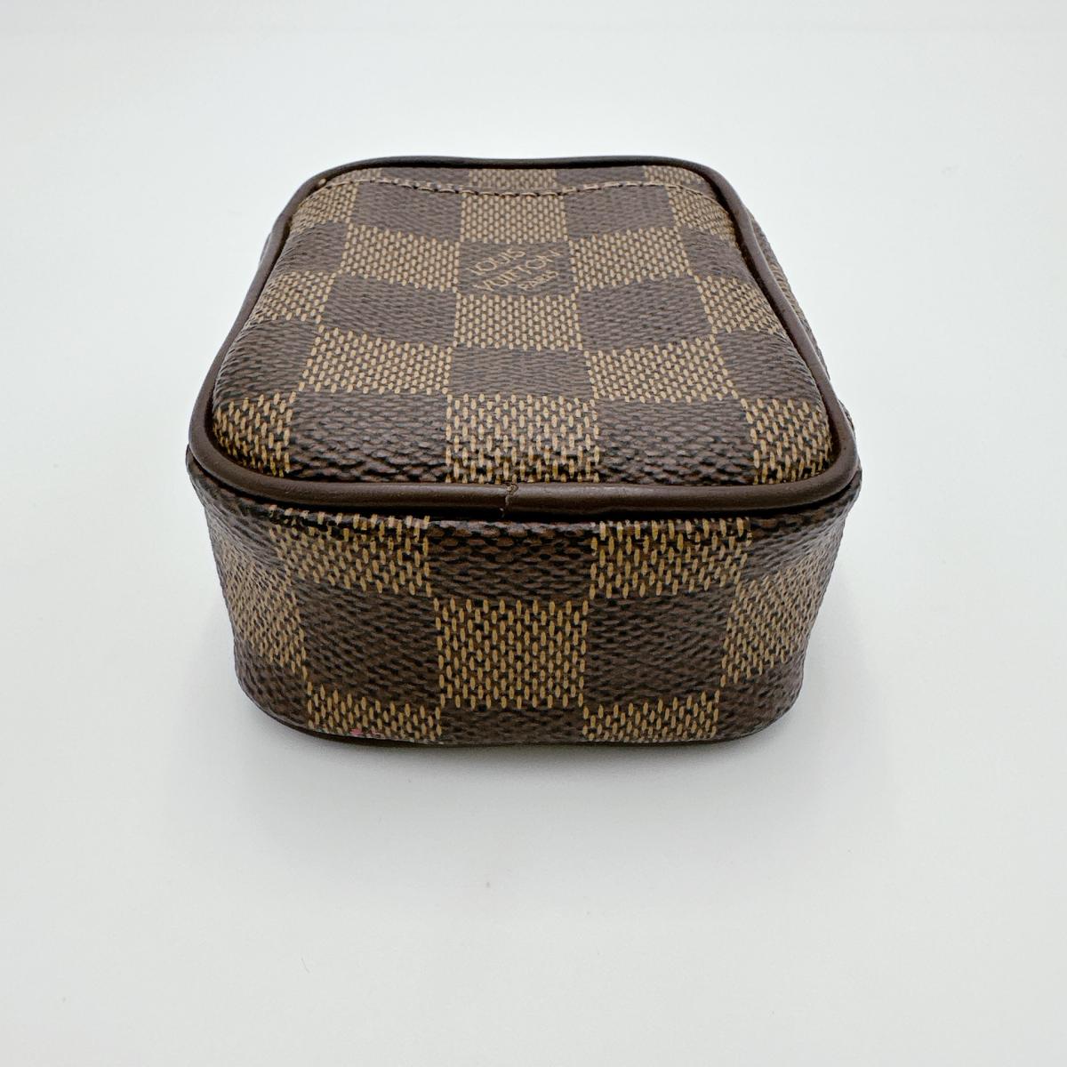 ルイヴィトン LOUIS VUITTON ポーチ
ポーチ ダミエ エテュイ・オカピPM ダミエキャンバス N61738 ブラウン LV
【SS】
【中古】
