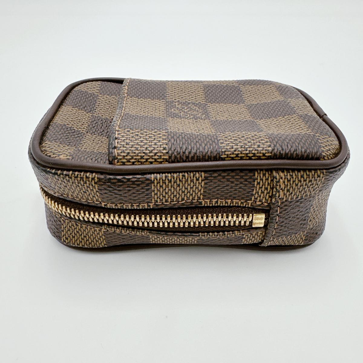 ルイヴィトン LOUIS VUITTON ポーチ
ポーチ ダミエ エテュイ・オカピPM ダミエキャンバス N61738 ブラウン LV
【SS】
【中古】