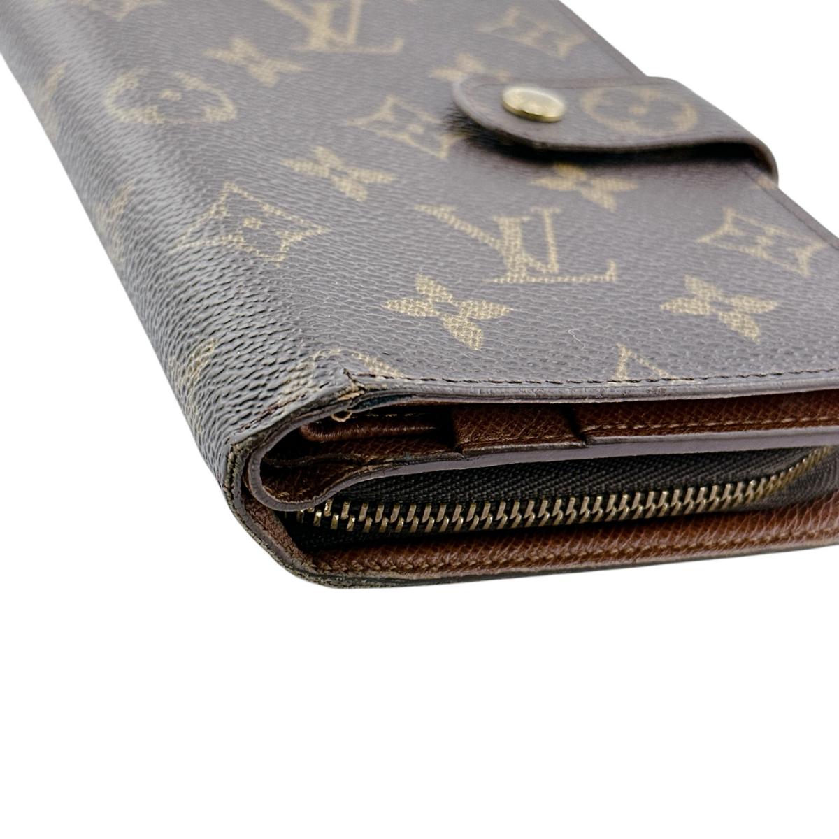 ルイヴィトン LOUIS VUITTON 二つ折り財布
二つ折り財布 ポルト パピエ ラウンドファスナー モノグラムキャンバス M61207 ブラウン LV
【SS】
【中古】