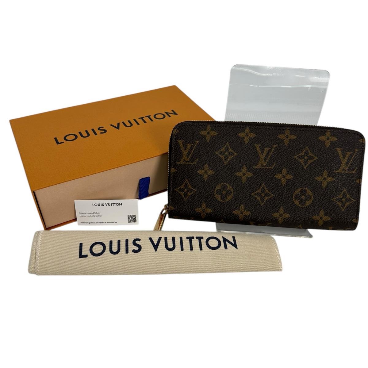 Louis Vuitton LOUIS VUITTON Long Wallet
Round Zipper Monogram Zippy Wallet Monogram Canvas M42616 Brown LV
【second hand】