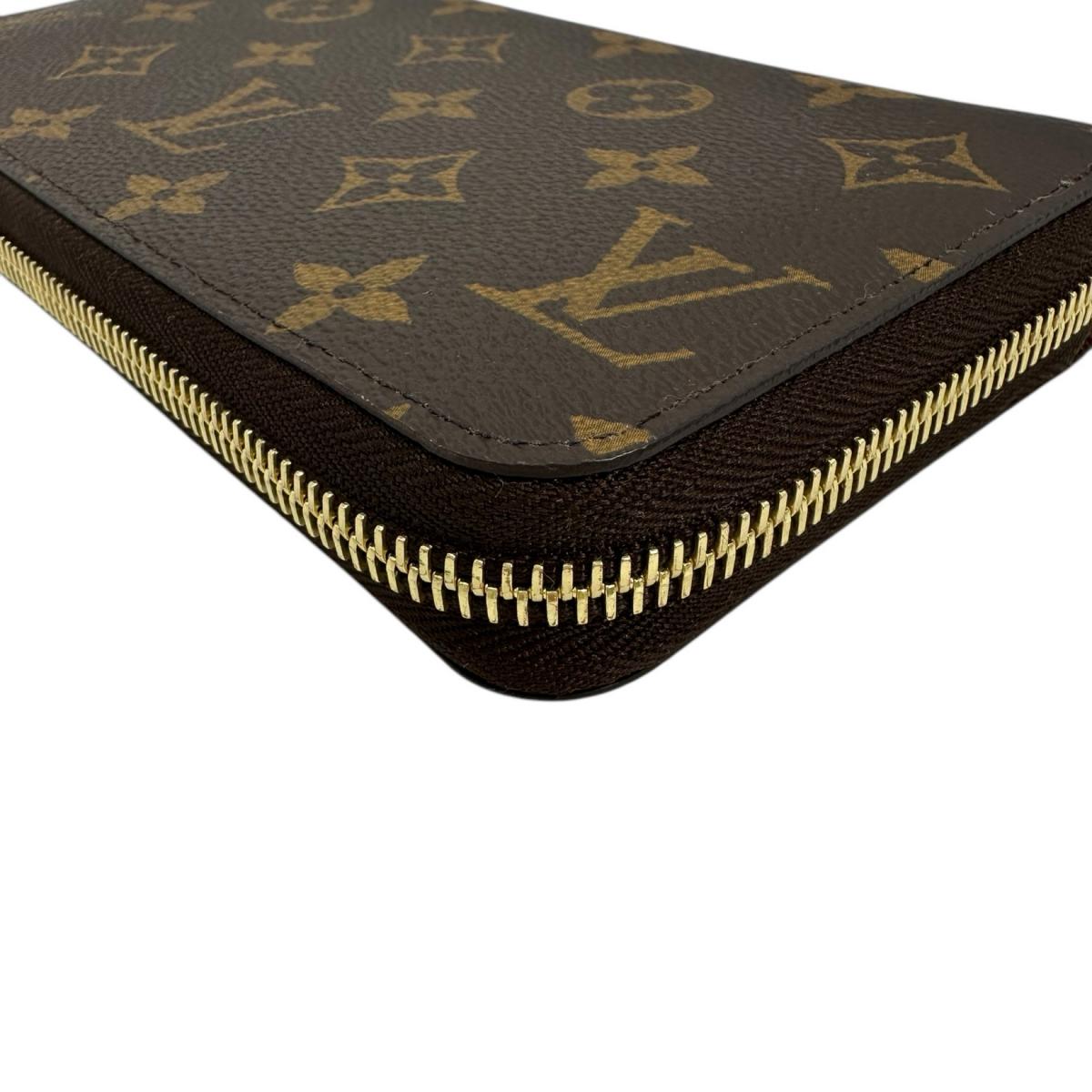 Louis Vuitton LOUIS VUITTON Long Wallet
Round Zipper Monogram Zippy Wallet Monogram Canvas M42616 Brown LV
【second hand】