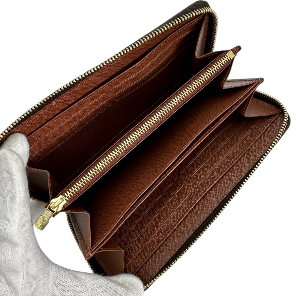 Louis Vuitton LOUIS VUITTON Long Wallet
Round Zipper Monogram Zippy Wallet Monogram Canvas M42616 Brown LV
【second hand】