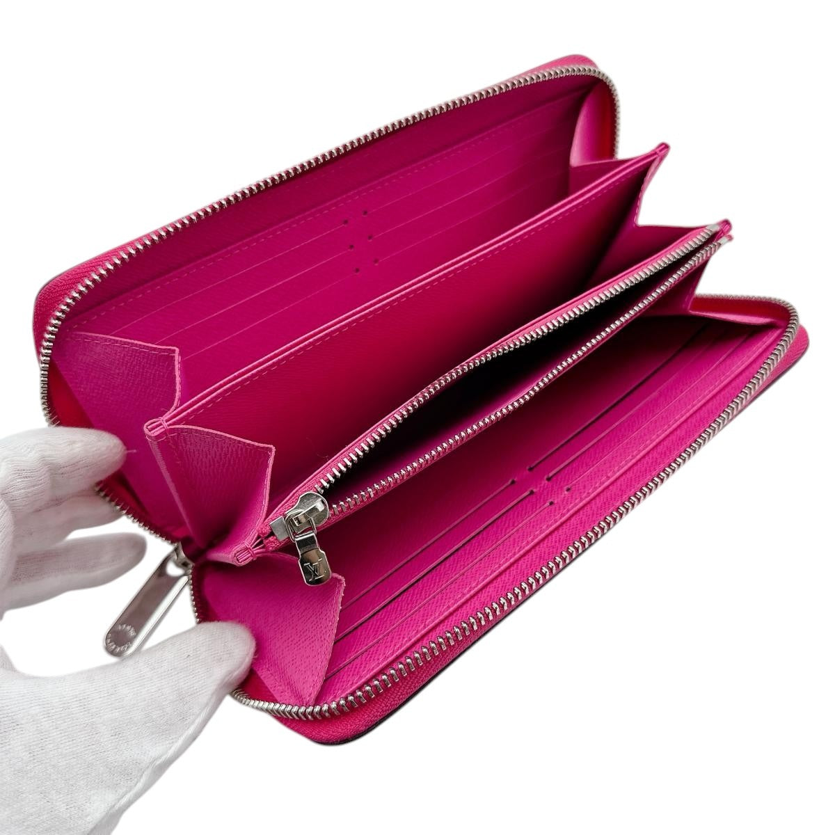 ルイヴィトン LOUIS VUITTON 長財布
長財布 エピレザー ジッピーウォレット エピレザー M82050 ピンク LV
【SS】
【中古】