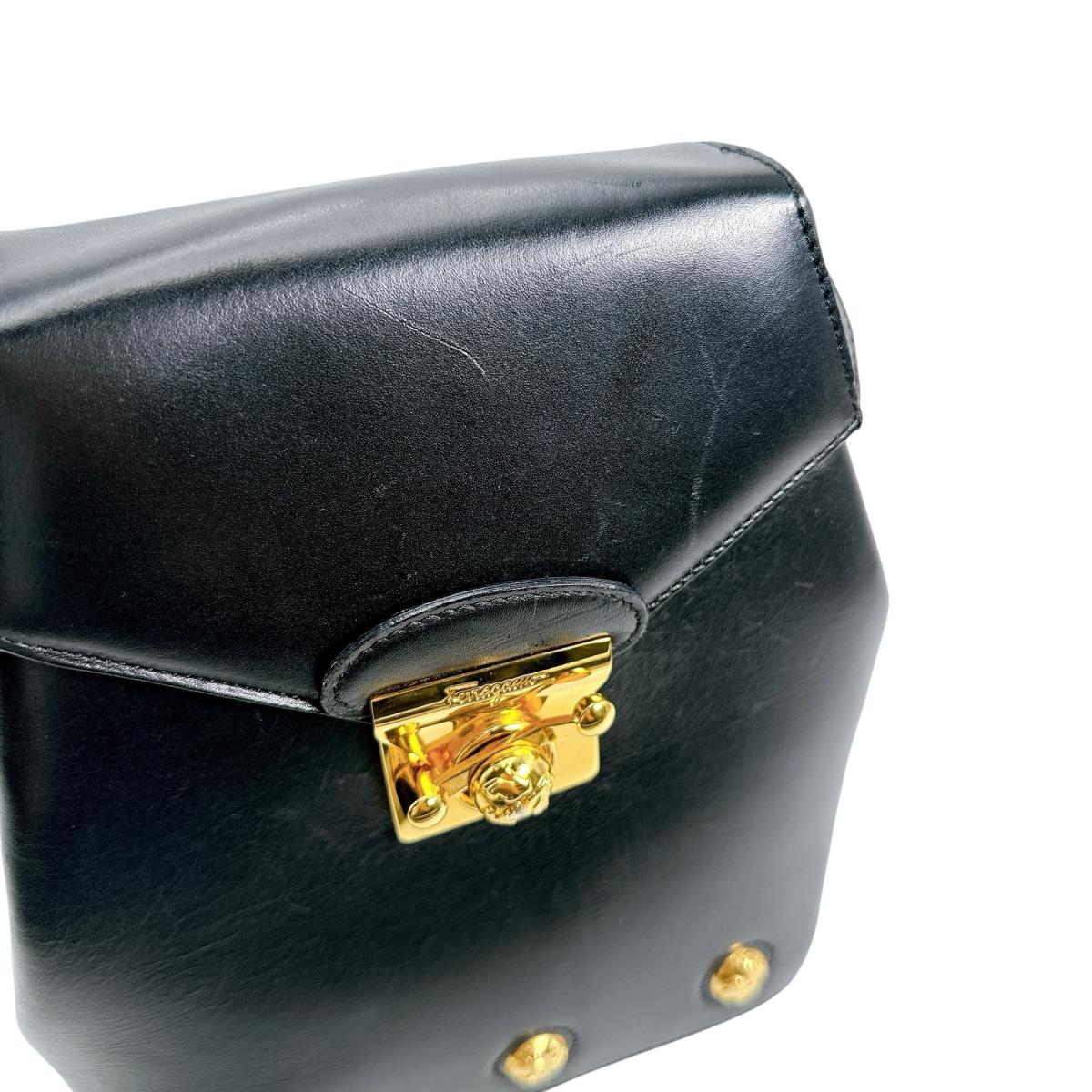 サルヴァトーレフェラガモ Salvatore Ferragamo リュック・デイパック
リュックサック 金金具 レザー DQ-21 5207 ブラック 【SS】
【中古】