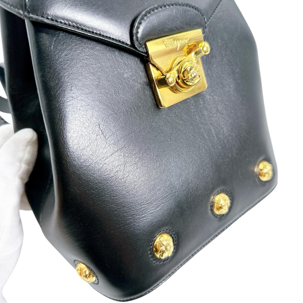サルヴァトーレフェラガモ Salvatore Ferragamo リュック・デイパック
リュックサック 金金具 レザー DQ-21 5207 ブラック 【SS】
【中古】