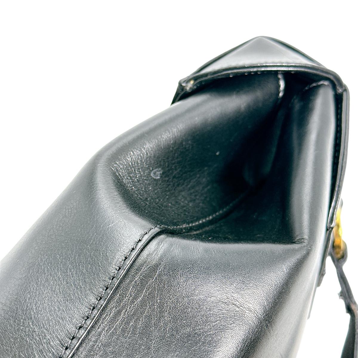 サルヴァトーレフェラガモ Salvatore Ferragamo リュック・デイパック
リュックサック 金金具 レザー DQ-21 5207 ブラック 【SS】
【中古】