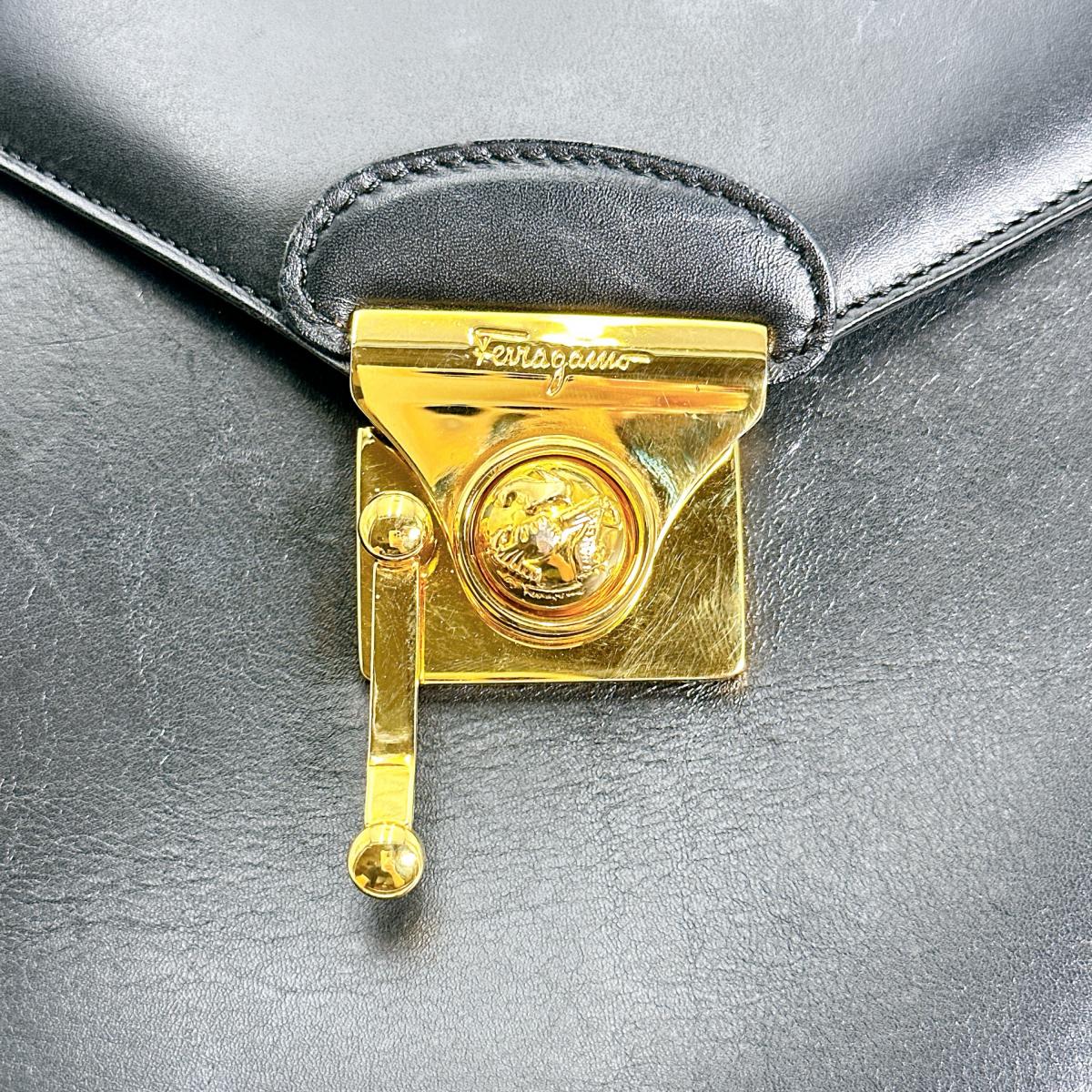 サルヴァトーレフェラガモ Salvatore Ferragamo リュック・デイパック
リュックサック 金金具 レザー DQ-21 5207 ブラック 【SS】
【中古】