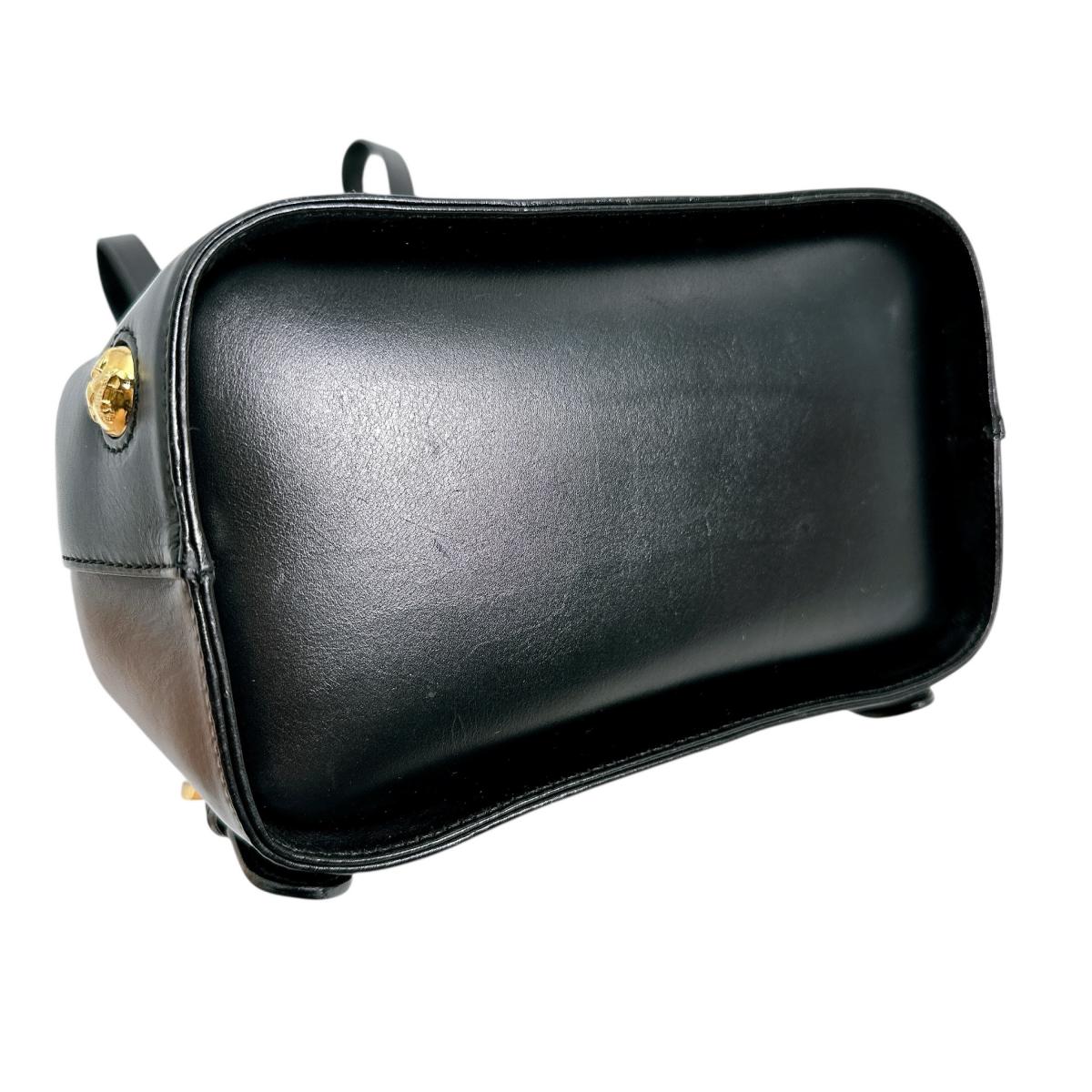 サルヴァトーレフェラガモ Salvatore Ferragamo リュック・デイパック
リュックサック 金金具 レザー DQ-21 5207 ブラック 【SS】
【中古】