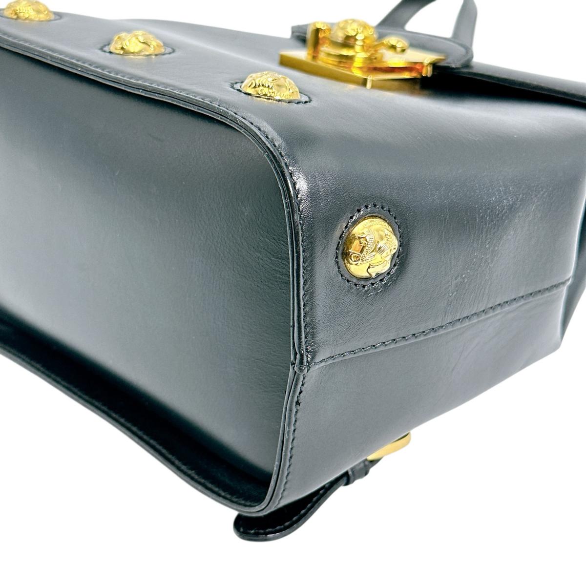 サルヴァトーレフェラガモ Salvatore Ferragamo リュック・デイパック
リュックサック 金金具 レザー DQ-21 5207 ブラック 【SS】
【中古】