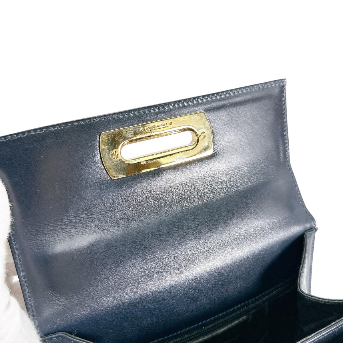 サルヴァトーレフェラガモ Salvatore Ferragamo ハンドバッグ
2WAYバッグ ショルダーバッグ ガンチーニ レザー BX-212193 ブラック 【SS】
【中古】