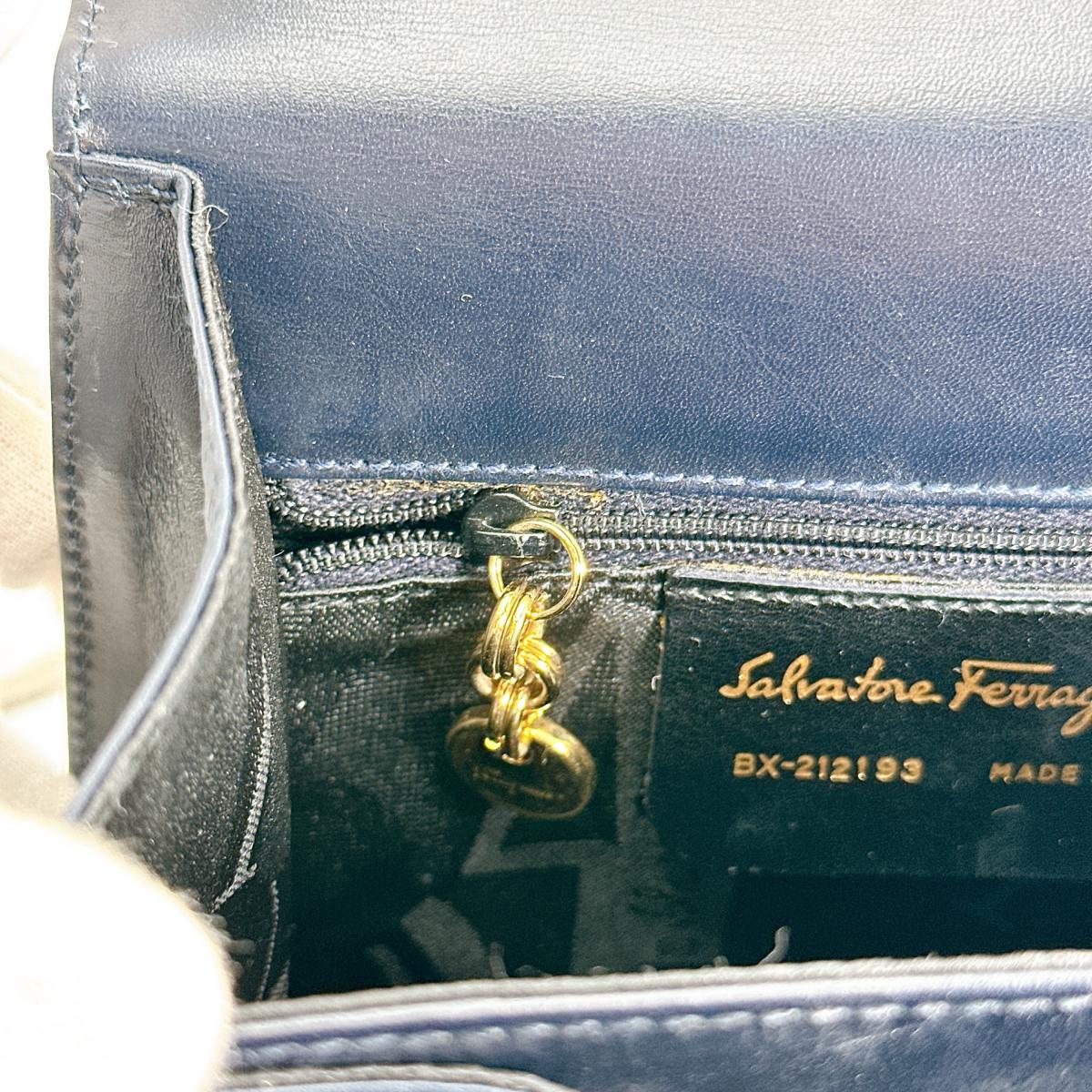 サルヴァトーレフェラガモ Salvatore Ferragamo ハンドバッグ
2WAYバッグ ショルダーバッグ ガンチーニ レザー BX-212193 ブラック 【SS】
【中古】