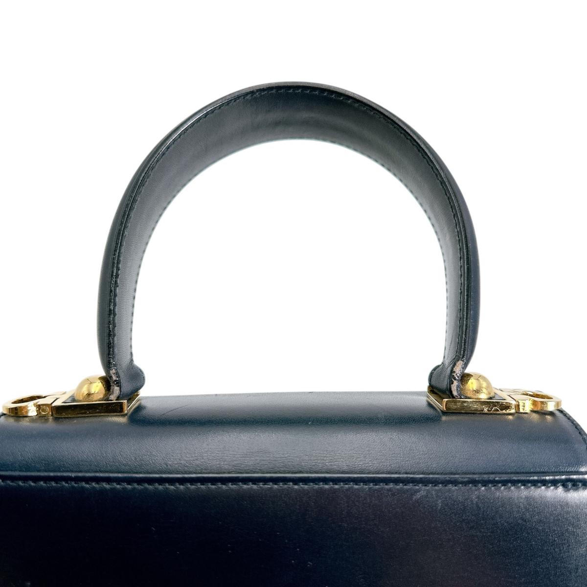 サルヴァトーレフェラガモ Salvatore Ferragamo ハンドバッグ
2WAYバッグ ショルダーバッグ ガンチーニ レザー BX-212193 ブラック 【SS】
【中古】