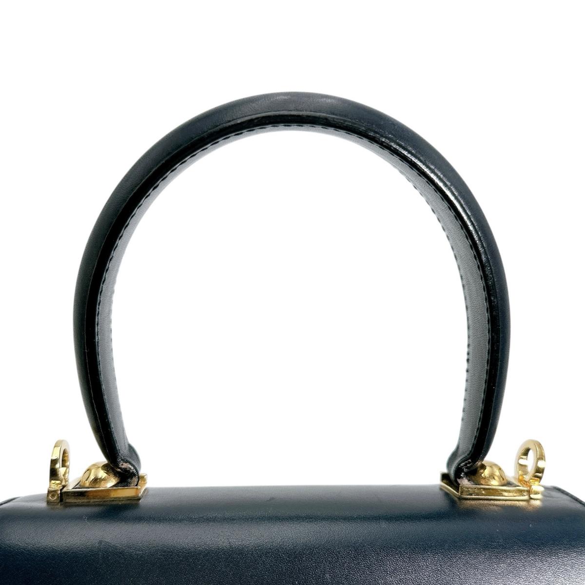 サルヴァトーレフェラガモ Salvatore Ferragamo ハンドバッグ
2WAYバッグ ショルダーバッグ ガンチーニ レザー BX-212193 ブラック 【SS】
【中古】