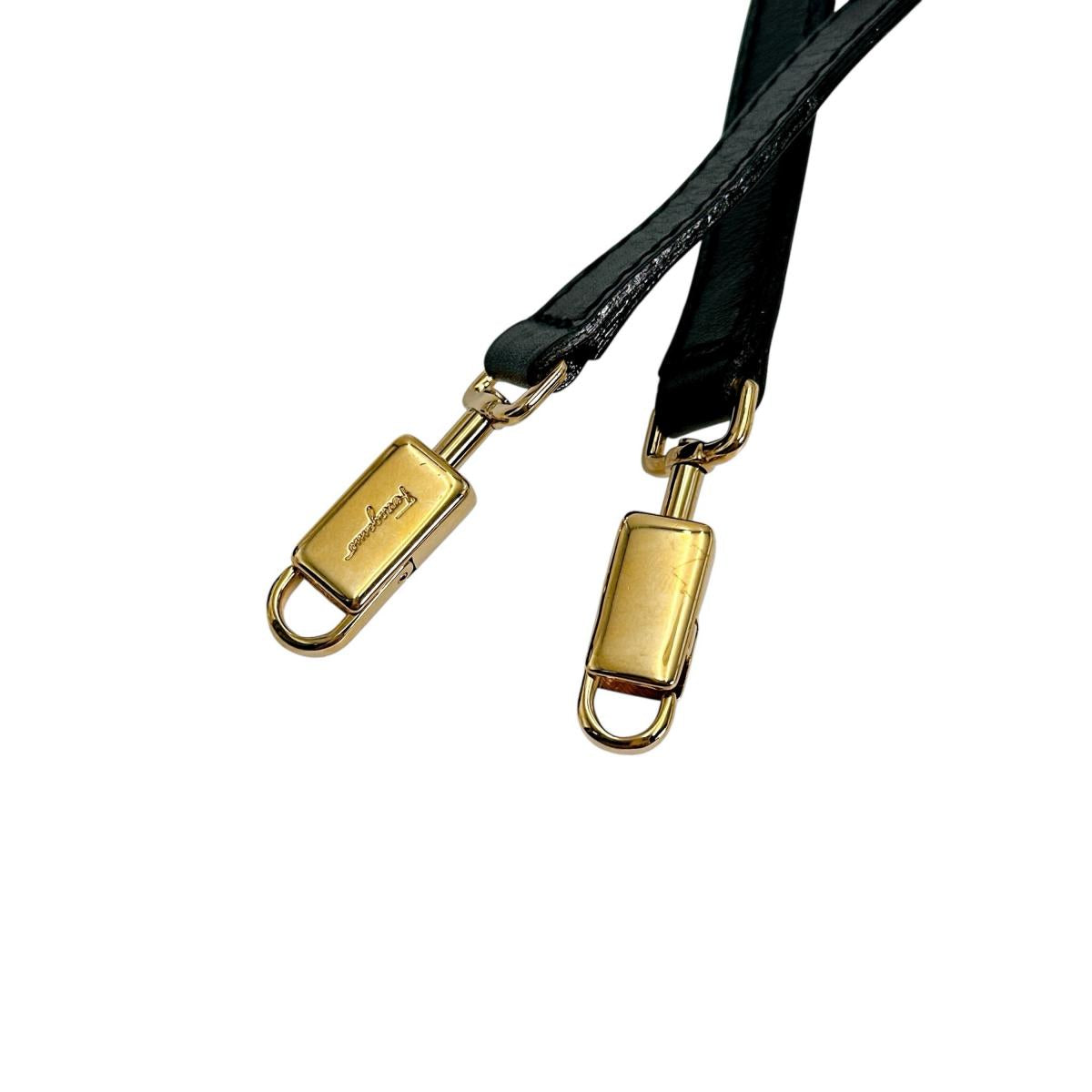 サルヴァトーレフェラガモ Salvatore Ferragamo ハンドバッグ
2WAYバッグ ショルダーバッグ ガンチーニ レザー BX-212193 ブラック 【SS】
【中古】