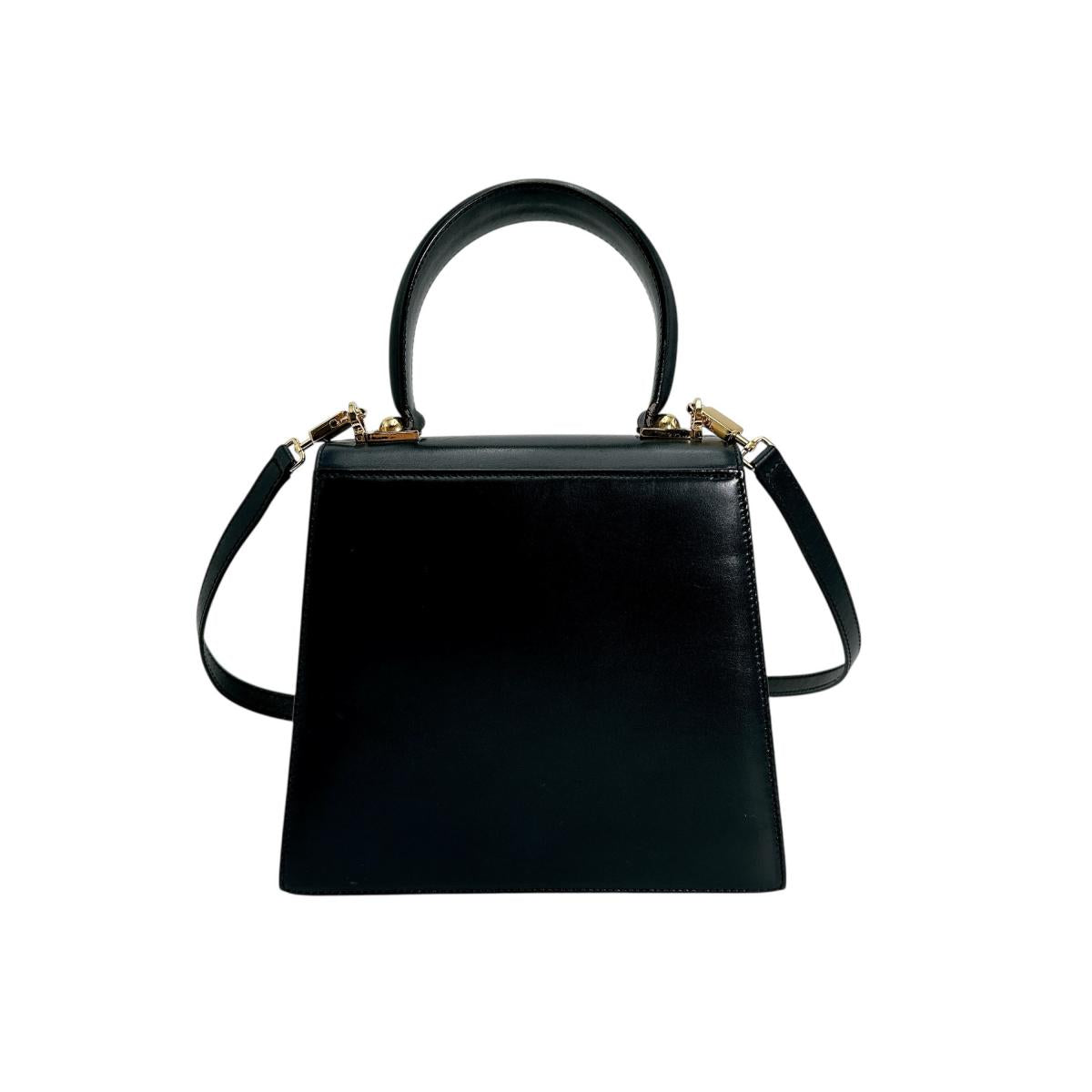 サルヴァトーレフェラガモ Salvatore Ferragamo ハンドバッグ
2WAYバッグ ショルダーバッグ ガンチーニ レザー BX-212193 ブラック 【SS】
【中古】