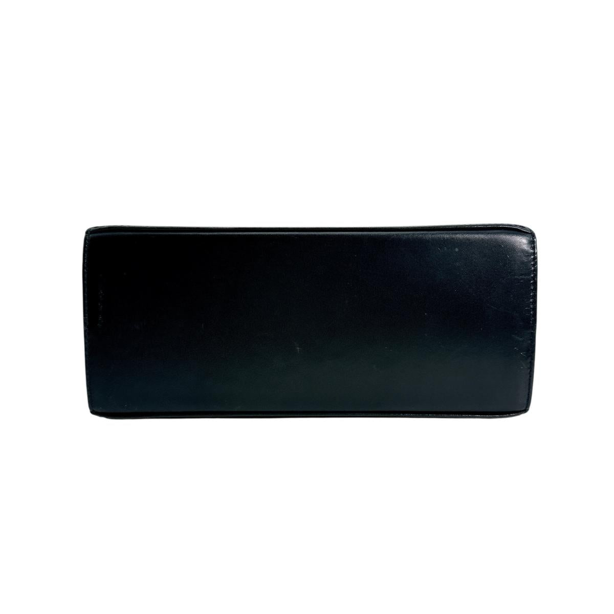 サルヴァトーレフェラガモ Salvatore Ferragamo ハンドバッグ
2WAYバッグ ショルダーバッグ ガンチーニ レザー BX-212193 ブラック 【SS】
【中古】