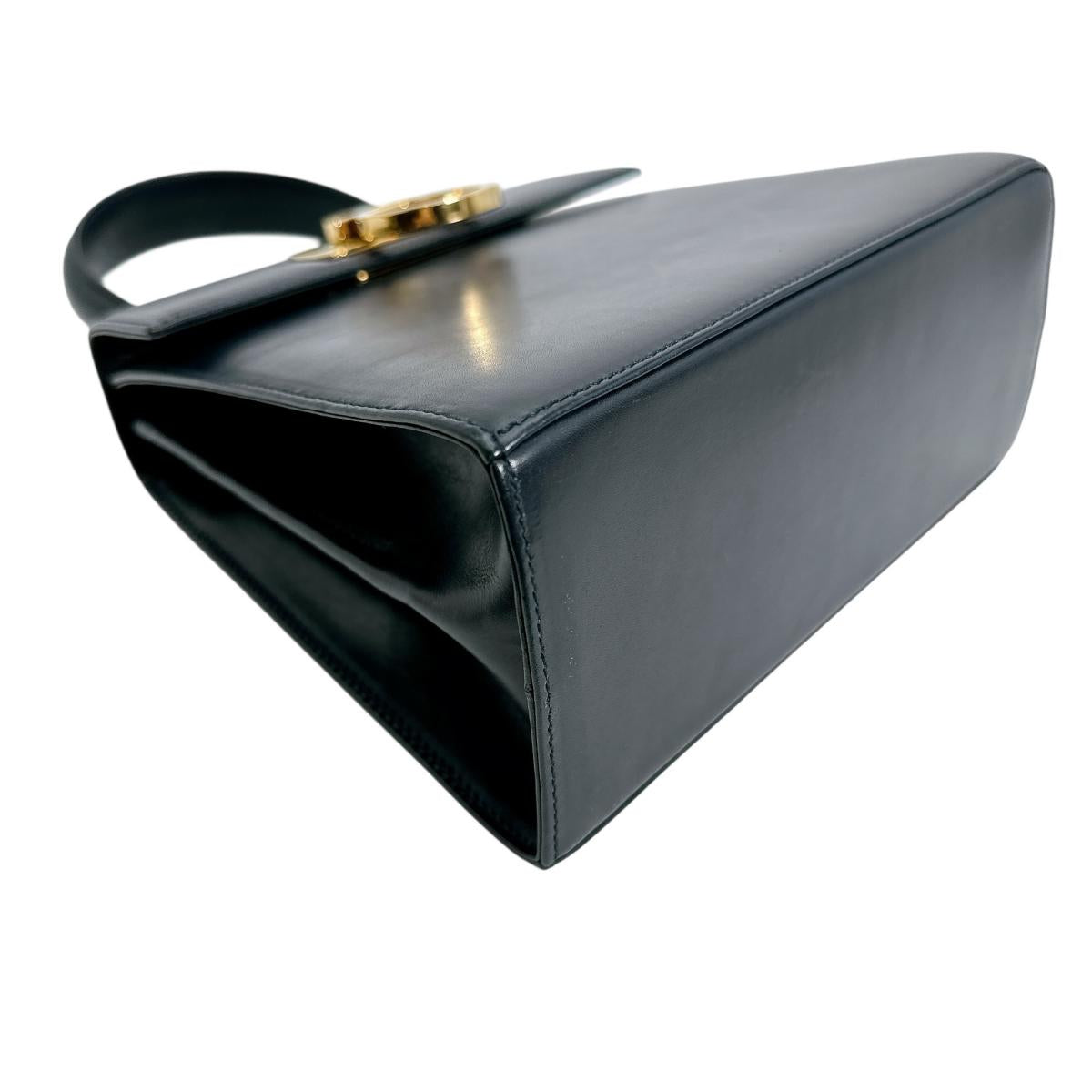 サルヴァトーレフェラガモ Salvatore Ferragamo ハンドバッグ
2WAYバッグ ショルダーバッグ ガンチーニ レザー BX-212193 ブラック 【SS】
【中古】