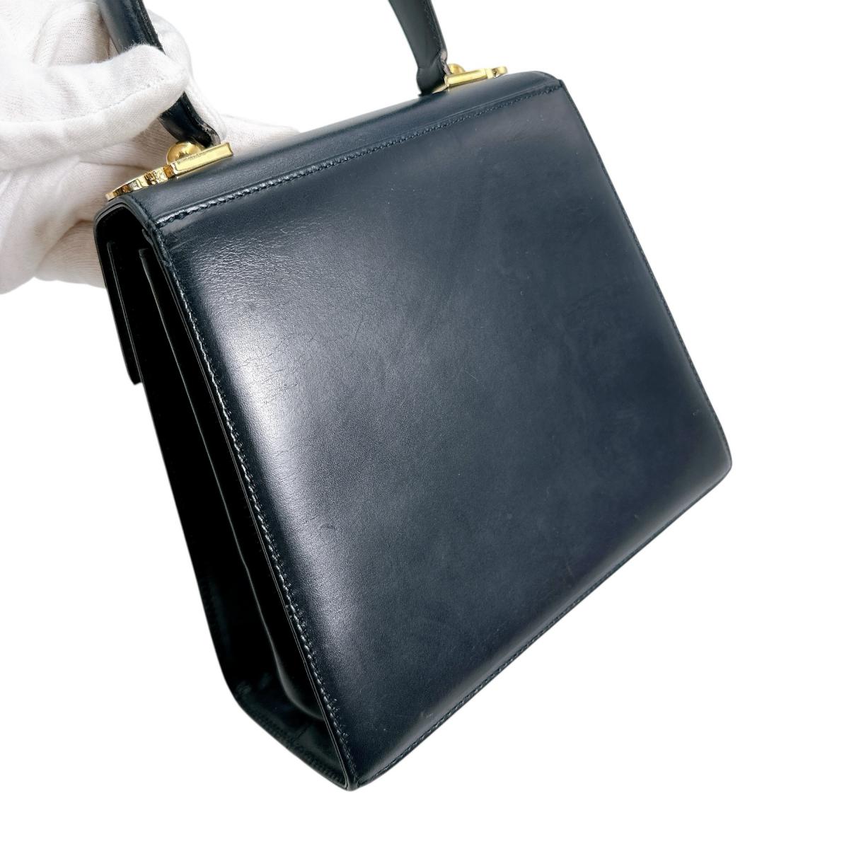 サルヴァトーレフェラガモ Salvatore Ferragamo ハンドバッグ
2WAYバッグ ショルダーバッグ ガンチーニ レザー BX-212193 ブラック 【SS】
【中古】