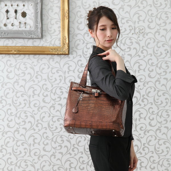 クロコダイル CROCODILE トートバッグ
メタリック カデナ付き クロコダイル 3983 ブラウン 【SS】