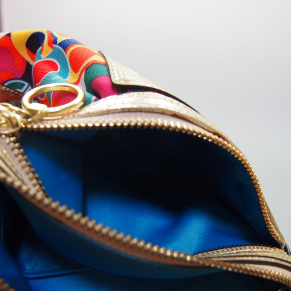 コーチ COACH ショルダーバッグ
ポピータータンスウィングバッグ マルチカラー 斜めがけ サテン 43287 マルチカラー 【SS】
【中古】