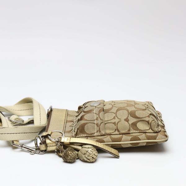 コーチ COACH ショルダーバッグ
スウィングバッグ シグネチャー 斜めかけ レザー 7082 ブラウン×ゴールド 【SS】
【中古】