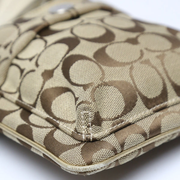 コーチ COACH ショルダーバッグ
スウィングバッグ シグネチャー 斜めかけ レザー 7082 ブラウン×ゴールド 【SS】
【中古】
