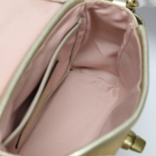 コーチ COACH ハンドバッグ
パーカーストロートップ ハンドルポーチ レザー 42475 ベージュ×ゴールド 【SS】
【中古】