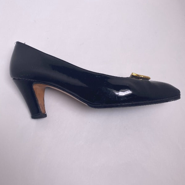 サルヴァトーレフェラガモ Salvatore Ferragamo パンプス
エナメル 22.5cm 5 1/2 C ブラック 【SS】
【中古】