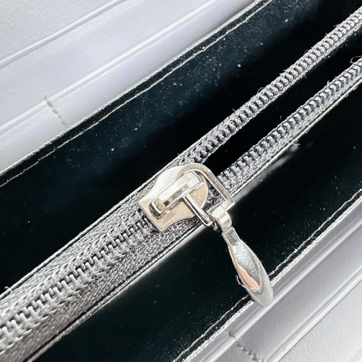 クロコダイル CROCODILE 長財布
ラウンドファスナー 小銭入付き クロコダイル LB-5011 ライトスチールブルー 【SS】
【中古】
