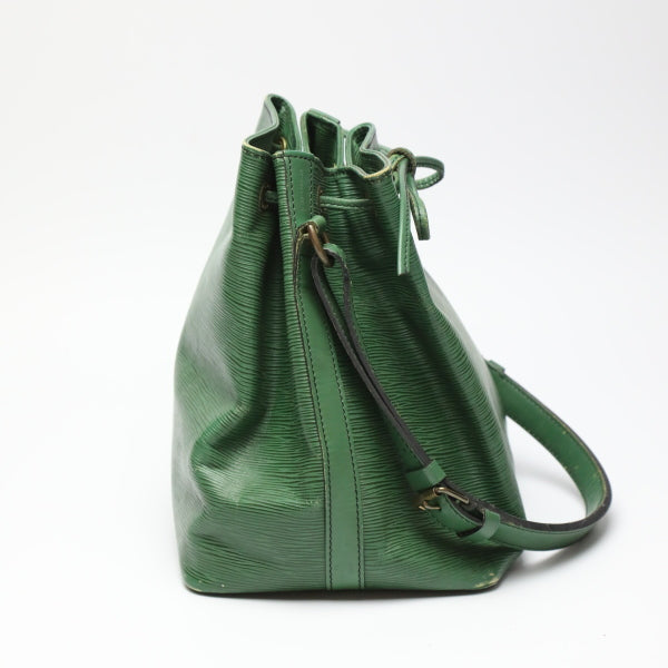ルイヴィトン LOUIS VUITTON ショルダーバッグ
プチノエ エピ 巾着 エピレザー M44104 ボルネオグリーン LV
【SS】
【中古】