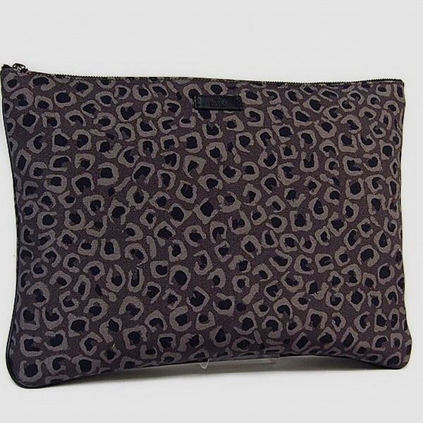 グッチ GUCCI クラッチバッグ
セカンドバッグ レオパードプリント グレー 【SS】
【中古】