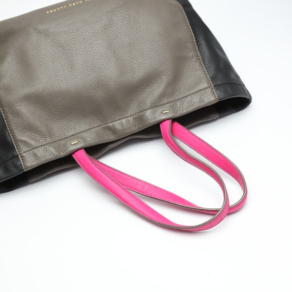 マークバイマークジェイコブス MARC BY MARC JACOBS トートバッグ
ワッツザ・Tミニトート レザー グレー×ブラック×ピンク 【SS】
【中古】