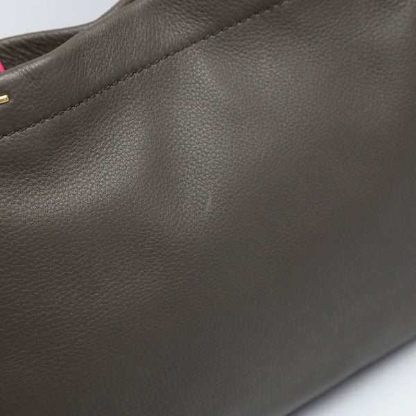 マークバイマークジェイコブス MARC BY MARC JACOBS トートバッグ
ワッツザ・Tミニトート レザー グレー×ブラック×ピンク 【SS】
【中古】