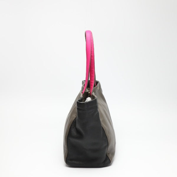 マークバイマークジェイコブス MARC BY MARC JACOBS トートバッグ
ワッツザ・Tミニトート レザー グレー×ブラック×ピンク 【SS】
【中古】