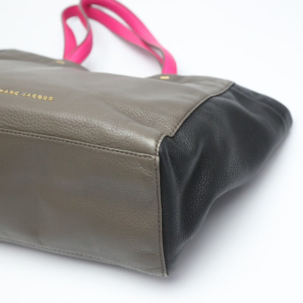 マークバイマークジェイコブス MARC BY MARC JACOBS トートバッグ
ワッツザ・Tミニトート レザー グレー×ブラック×ピンク 【SS】
【中古】