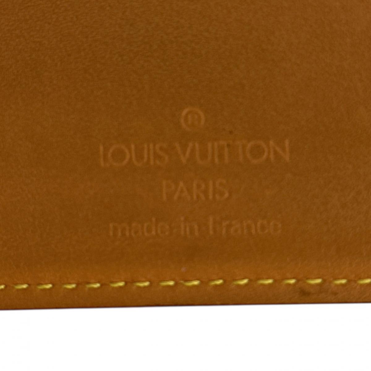 ルイヴィトン LOUIS VUITTON 二つ折り財布
2つ折り財布 ポルトビエ6カルトクレディ ノマド レザー M85015 ブラウン LV
【SS】
【中古】