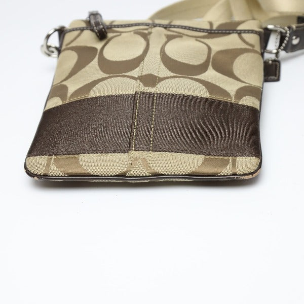 コーチ COACH ショルダーバッグ
スウィングバッグ シグネチャー 斜め掛け レザー カーキ 【SS】
【中古】