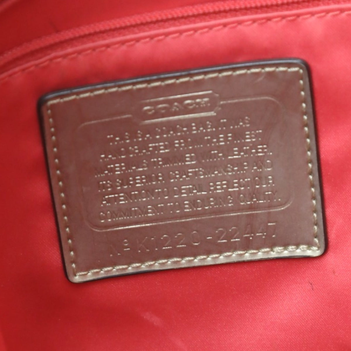 コーチ COACH トートバッグ
ポピーシグネチャー ハリー メタリックレップス レザー 22447 ベージュ×メタリック 【SS】
【中古】