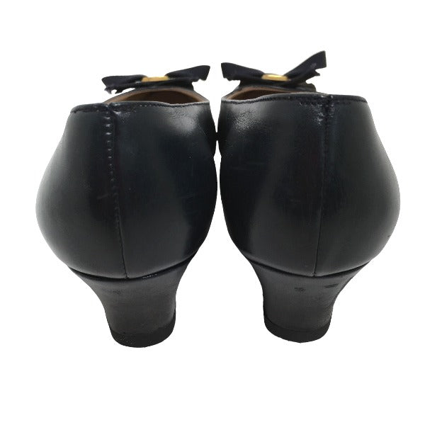 サルヴァトーレフェラガモ Salvatore Ferragamo パンプス
パンプス 5 1/2 B カーフ ネイビー 【SS】
【中古】