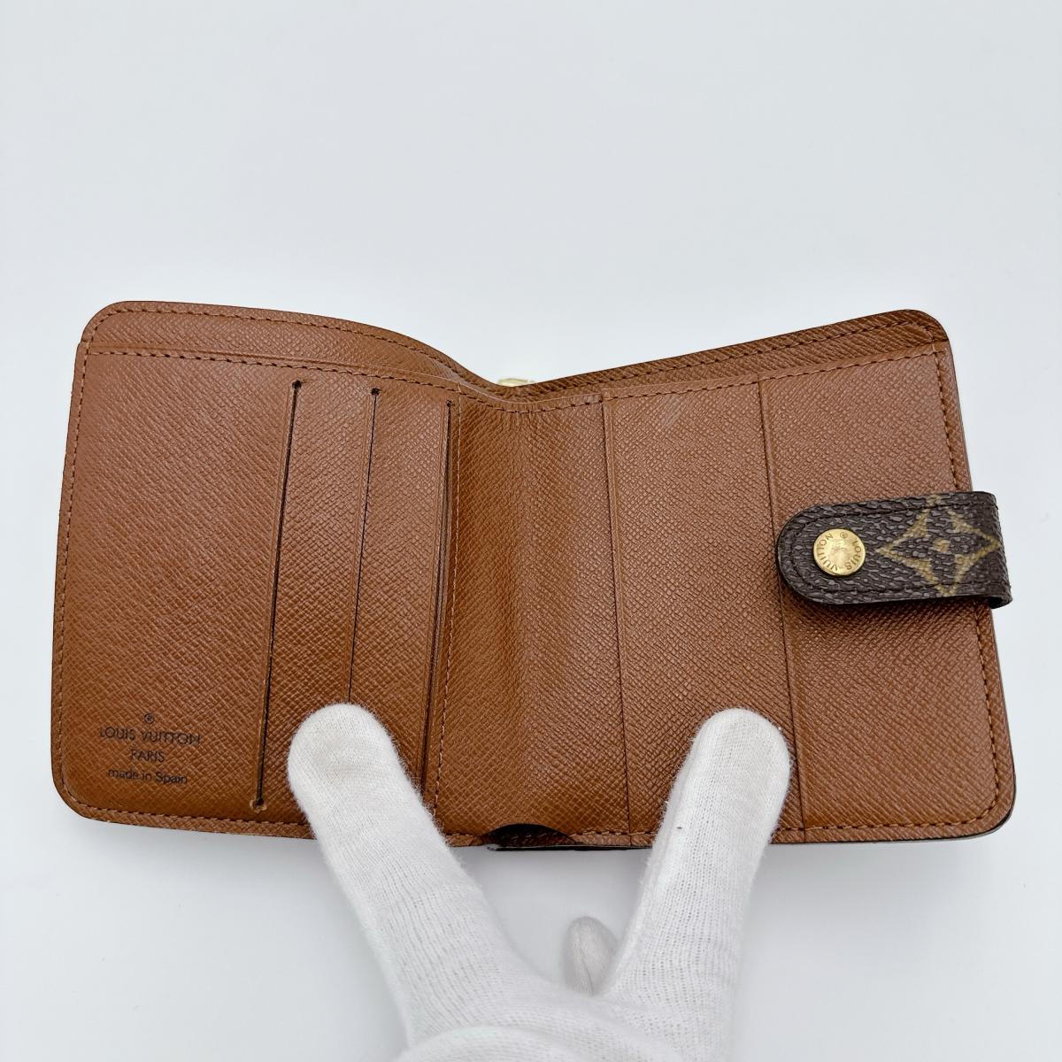 ルイヴィトン LOUIS VUITTON 二つ折り財布
カード用ポケットファスナー付 モノグラム コンパクトジップ モノグラムキャンバス M61667 ブラウン LV
【SS】
【中古】