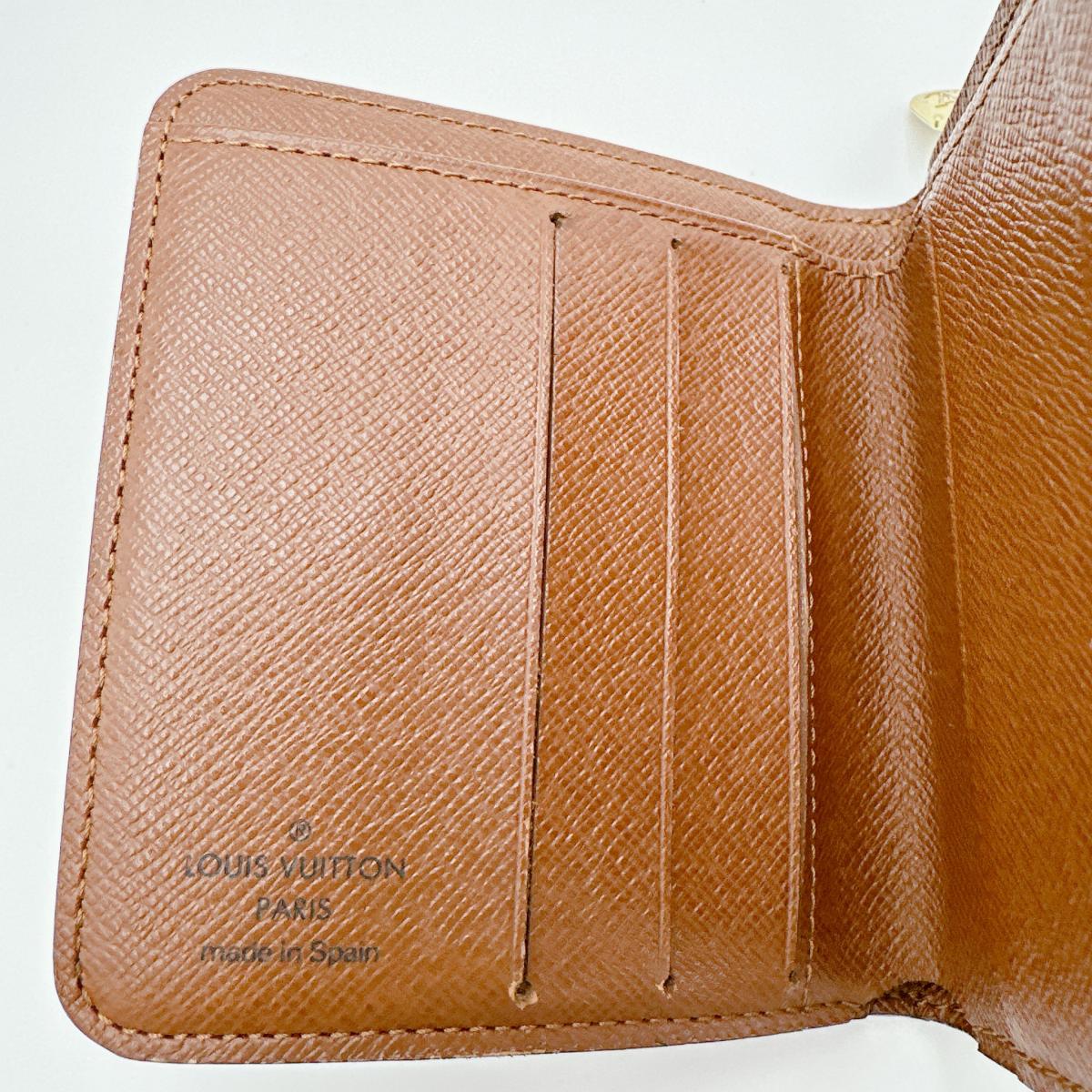 ルイヴィトン LOUIS VUITTON 二つ折り財布
カード用ポケットファスナー付 モノグラム コンパクトジップ モノグラムキャンバス M61667 ブラウン LV
【SS】
【中古】