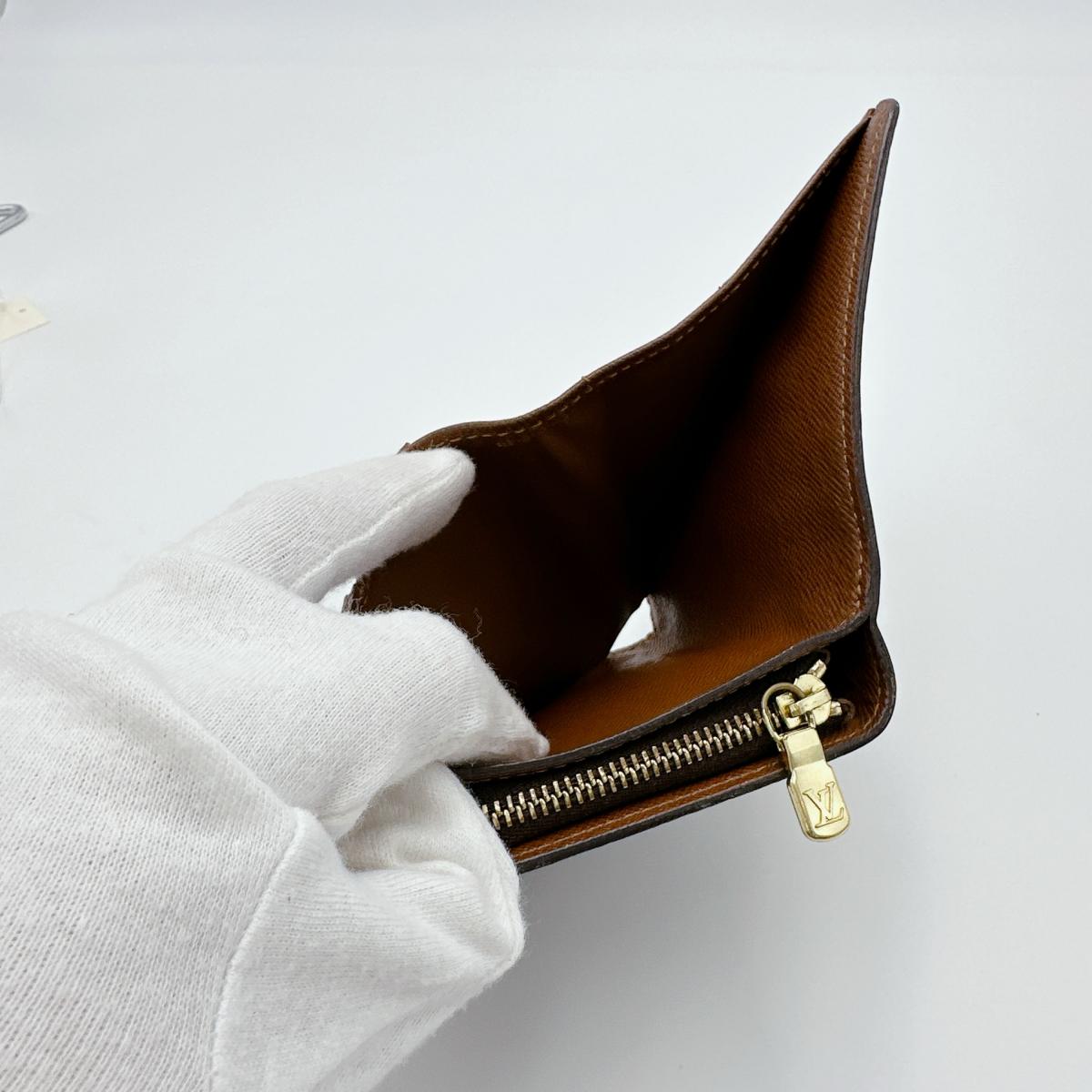 ルイヴィトン LOUIS VUITTON 二つ折り財布
カード用ポケットファスナー付 モノグラム コンパクトジップ モノグラムキャンバス M61667 ブラウン LV
【SS】
【中古】