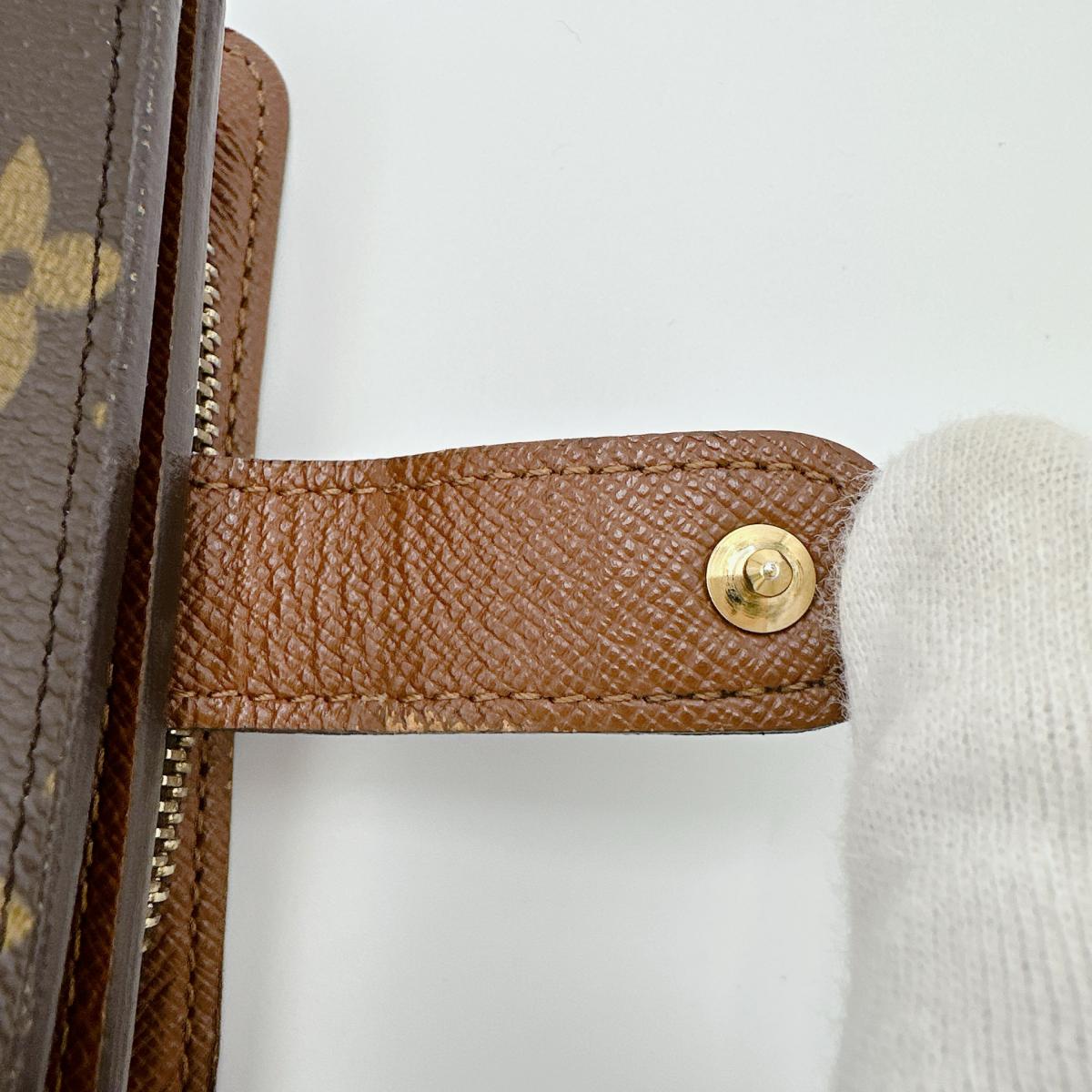ルイヴィトン LOUIS VUITTON 二つ折り財布
カード用ポケットファスナー付 モノグラム コンパクトジップ モノグラムキャンバス M61667 ブラウン LV
【SS】
【中古】