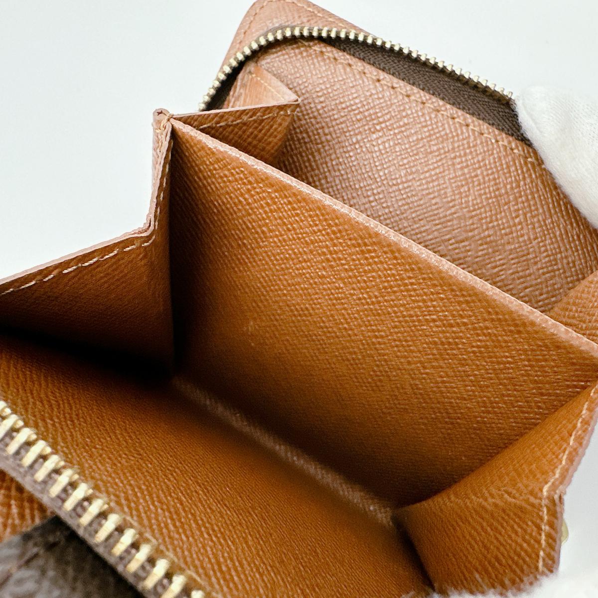 ルイヴィトン LOUIS VUITTON 二つ折り財布
カード用ポケットファスナー付 モノグラム コンパクトジップ モノグラムキャンバス M61667 ブラウン LV
【SS】
【中古】