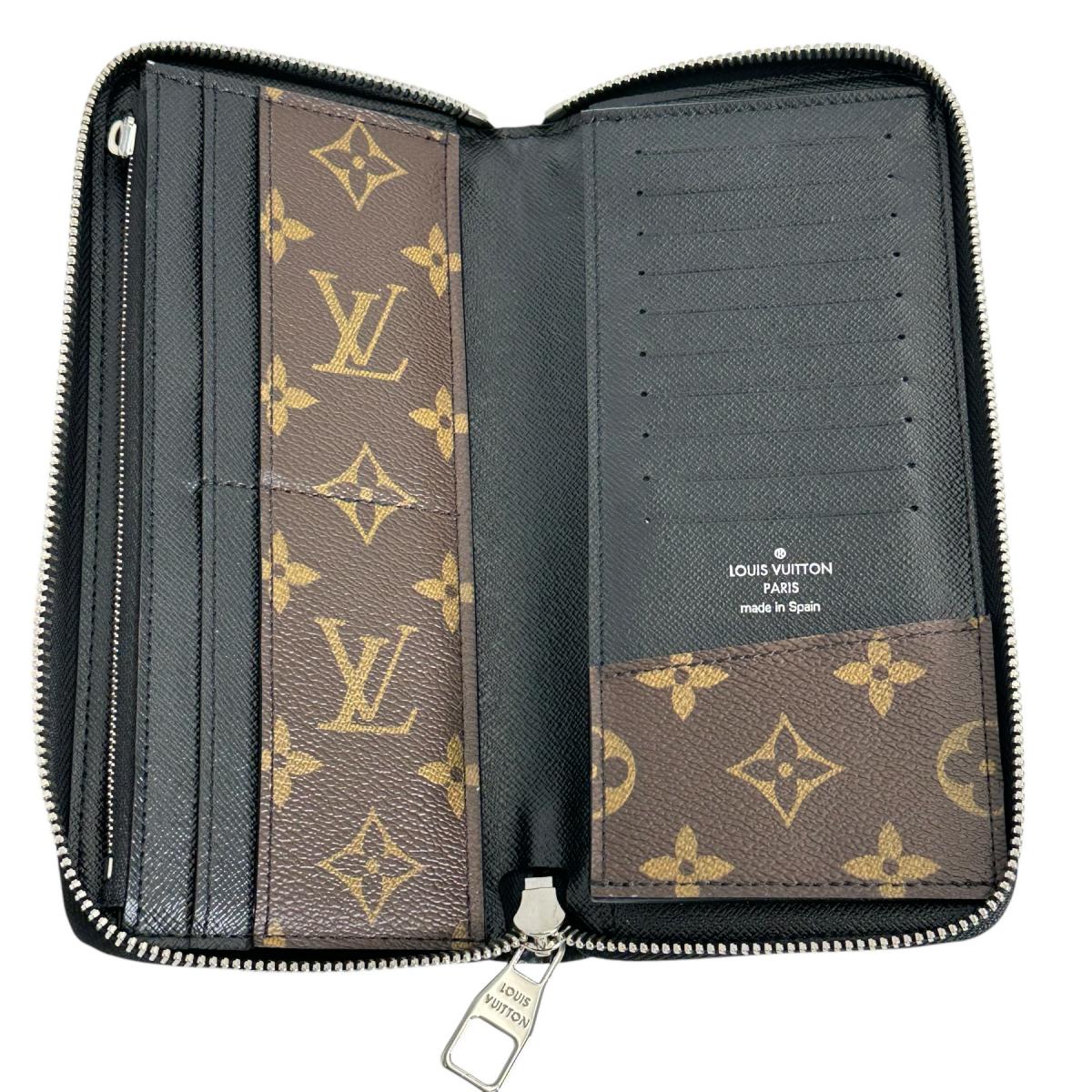 ルイヴィトン LOUIS VUITTON 長財布
ヴェルティカル モノグラム マカサー モノグラムキャンバス M60109 ブラウン LV
【SS】
【中古】