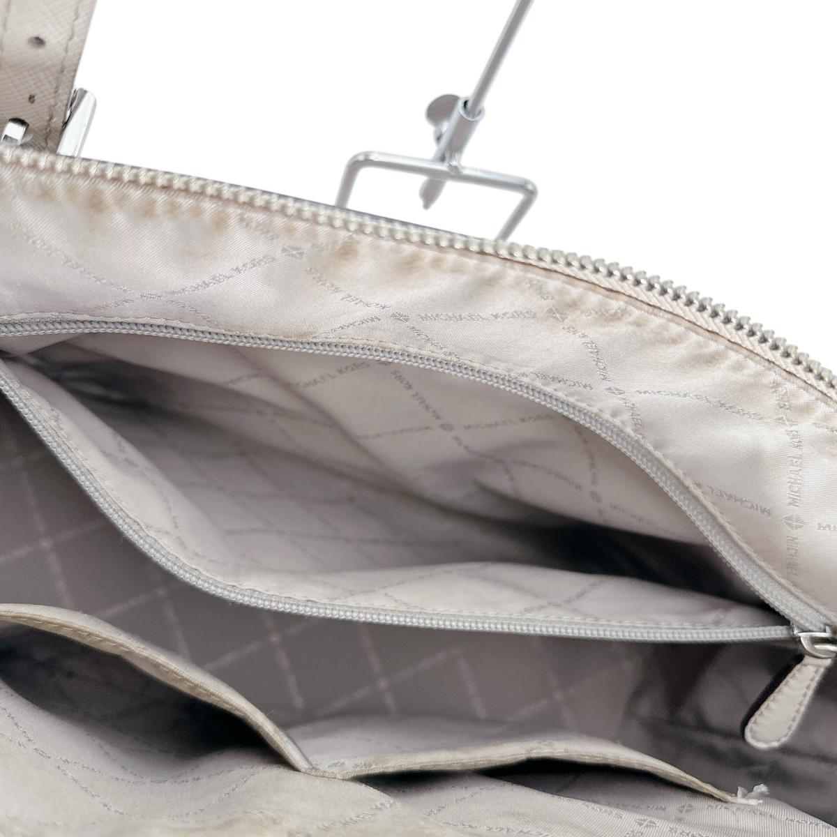 マイケルコース Michael Kors ハンドバッグ
トートバッグ シアラ A4対応 レザー 35F8SC6T9L グレー 【SS】
【中古】