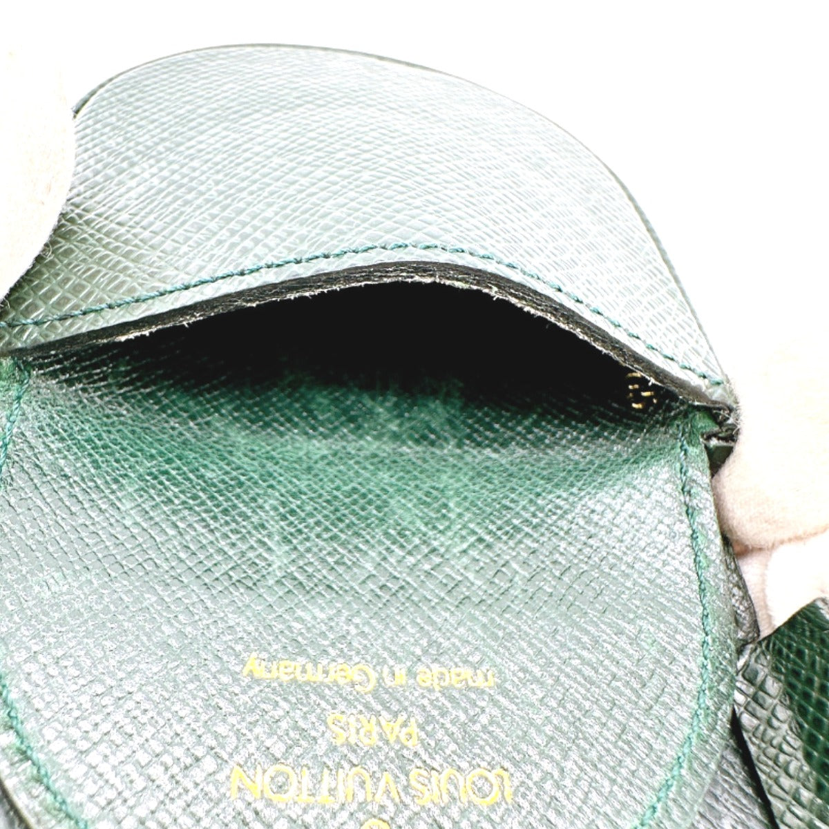 ルイヴィトン LOUIS VUITTON コインケース
コインケース タイガ ポルト・モネ・キュヴェット タイガ M6442P グリーン LV
【SS】
【中古】